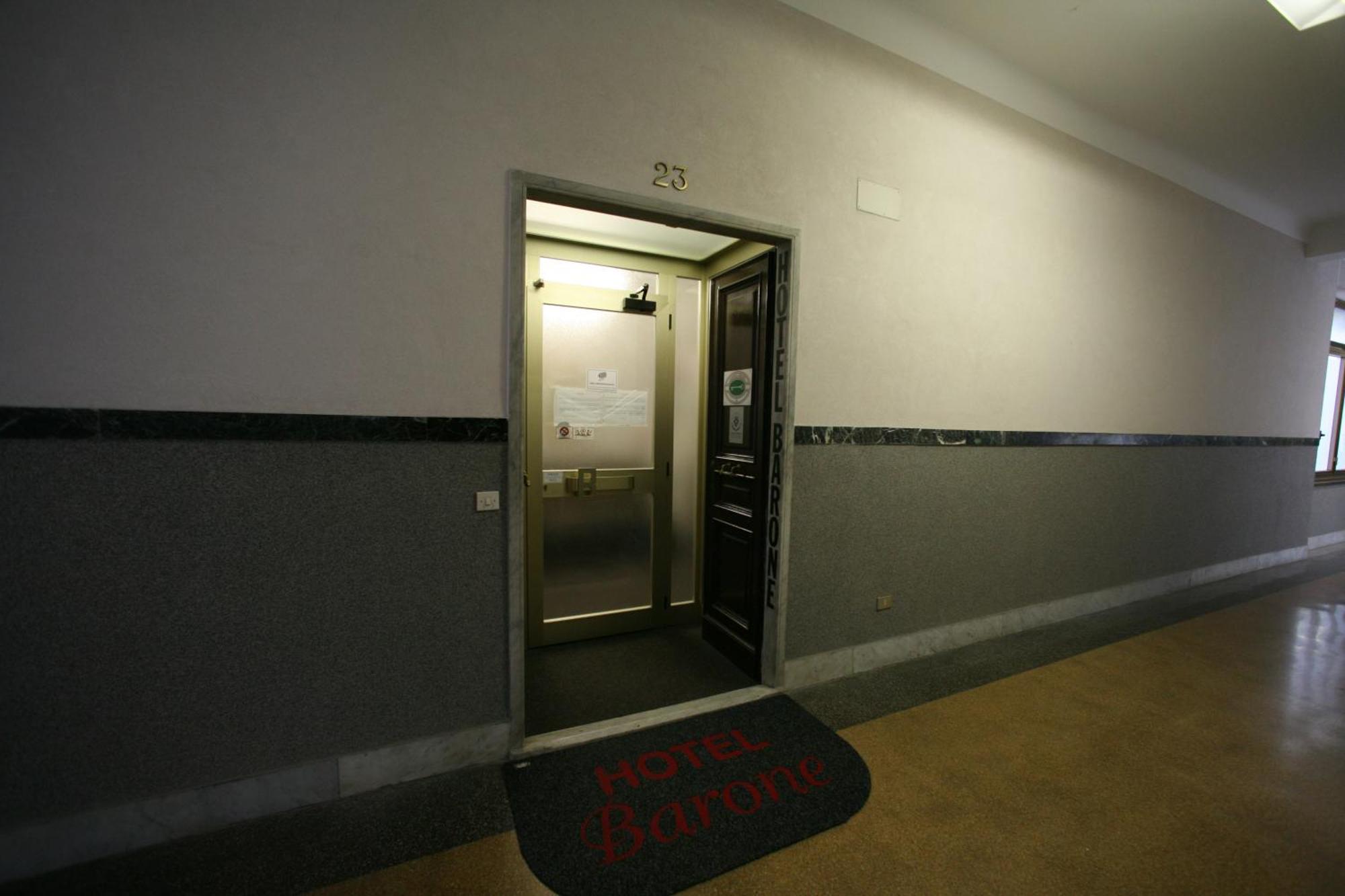Hotel Barone Генуя Экстерьер фото