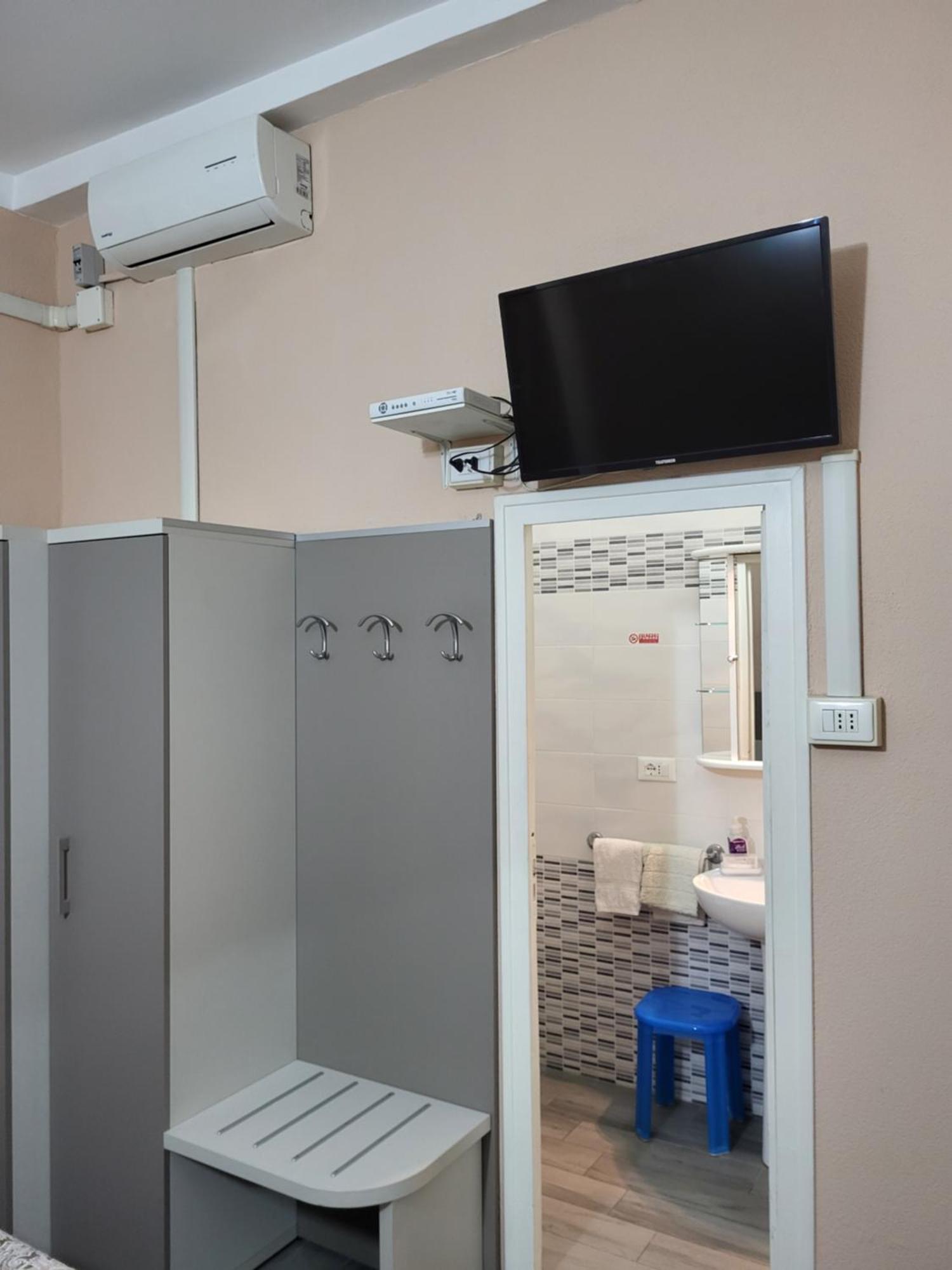 Hotel Barone Генуя Экстерьер фото
