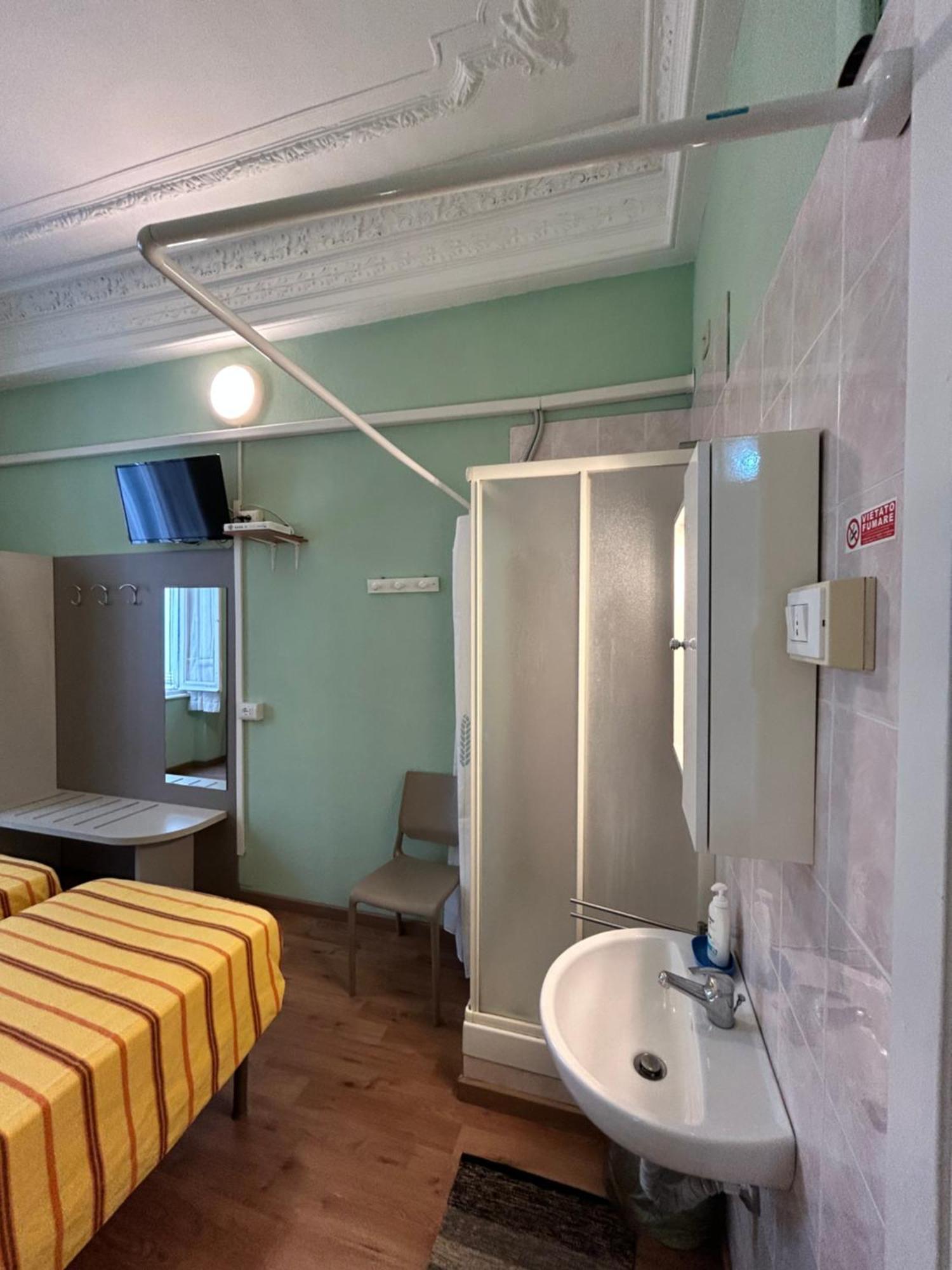 Hotel Barone Генуя Экстерьер фото