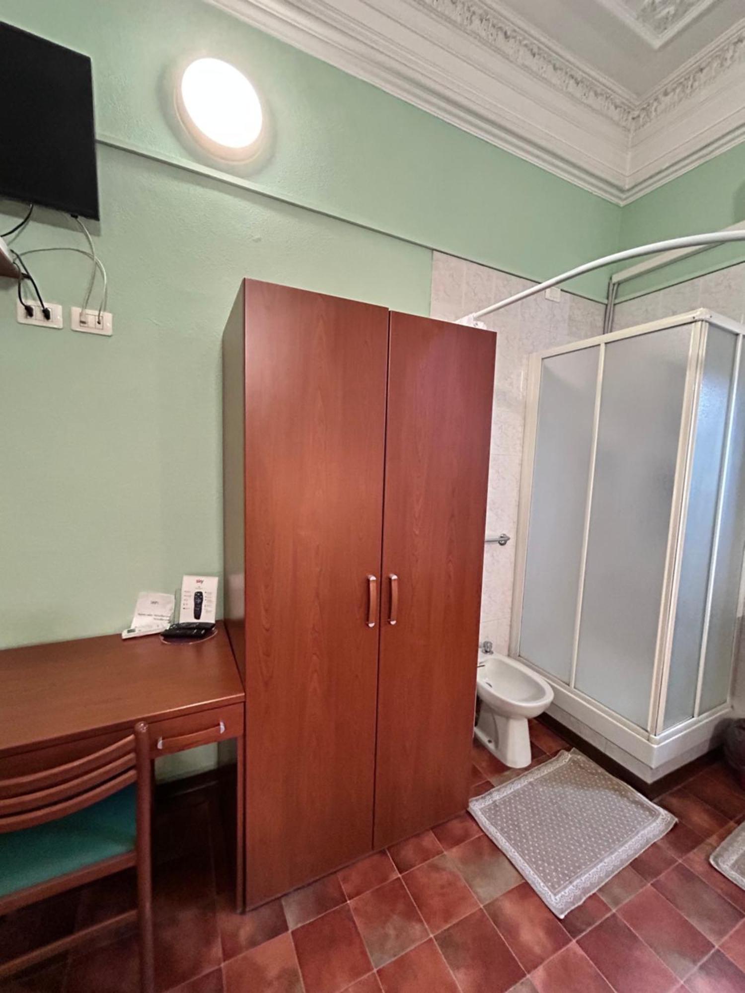Hotel Barone Генуя Экстерьер фото