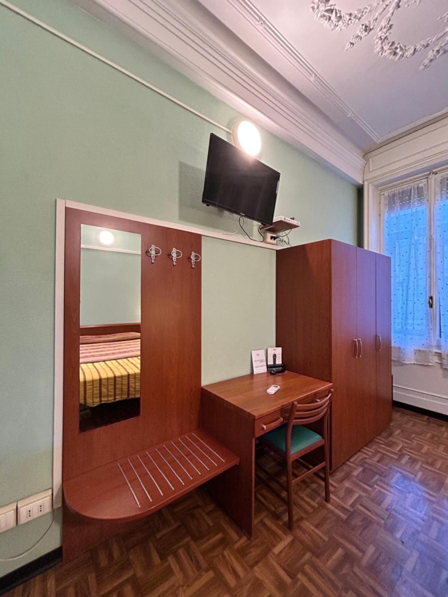 Hotel Barone Генуя Экстерьер фото