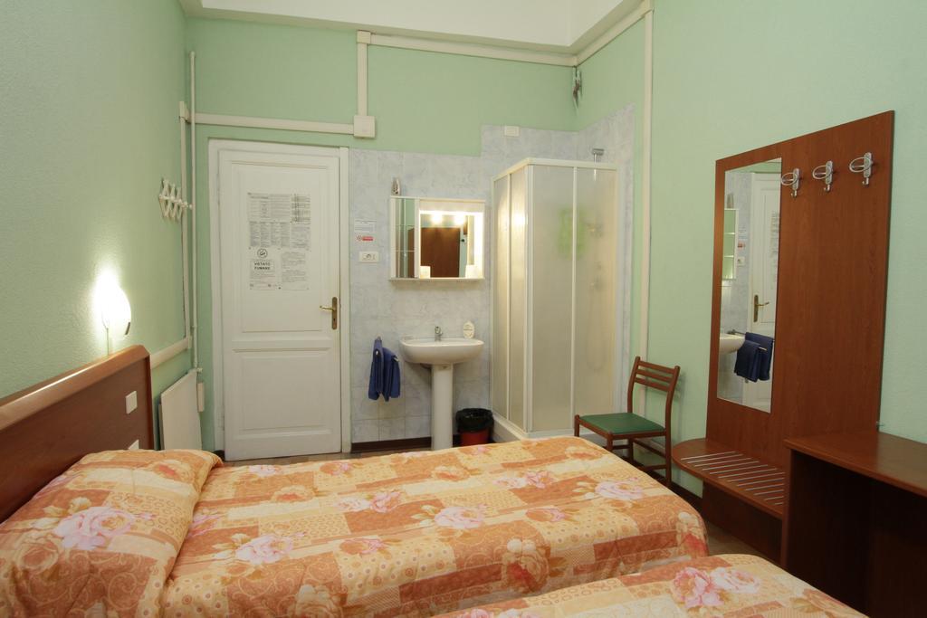 Hotel Barone Генуя Экстерьер фото